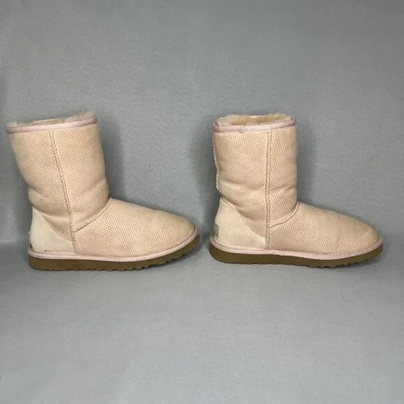Womens UGG Boots Light Pink Tan Classic Short Perforated Suede Wool Boho Sz 6 - Picture 10 of 16